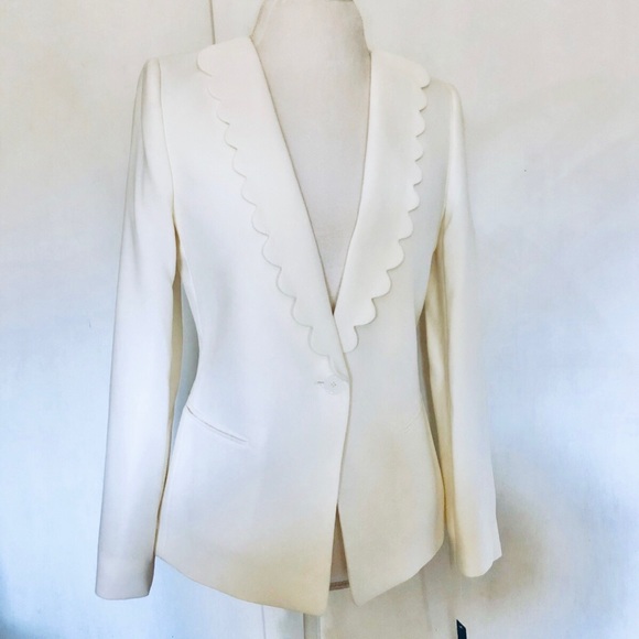 Tahari Jackets & Blazers - tahari single button scalloped blazer